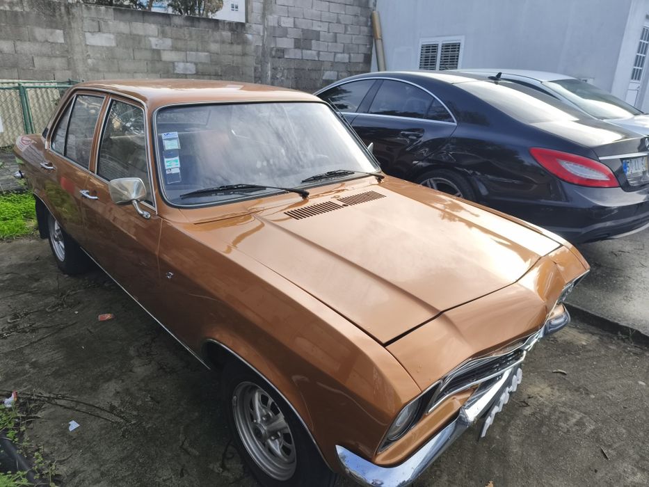 Opel Ascona acidentado