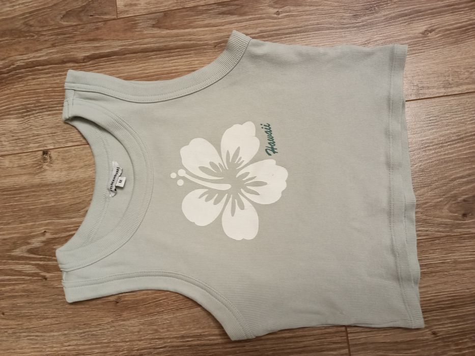 Krótka bluzka na ramiączkach