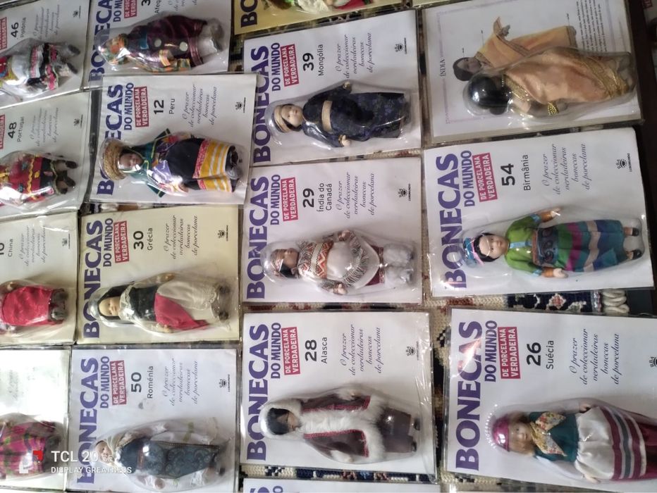 Coleção de 60 bonecas do Mundo em porcelana verdadeira