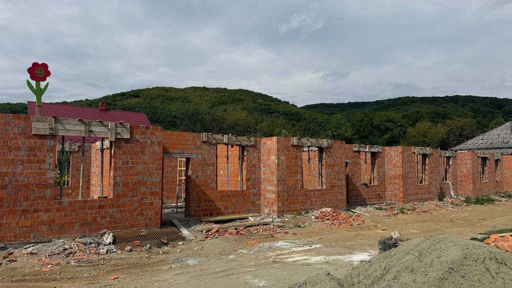 Продаж таунхауса з власною територією та паркомісцем