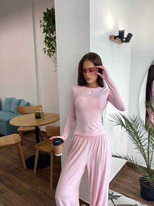 Жіночий весняний костюм лонгслів та штани