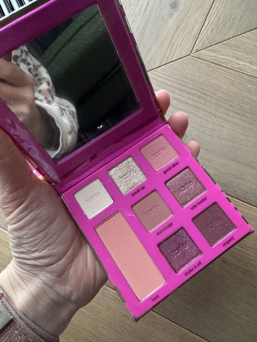 Палетка тіней tarte