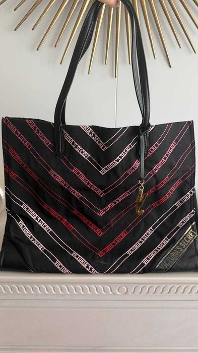 Сумка-тоут Victoria's Secret Chevron Logo Stripe Tote Bag