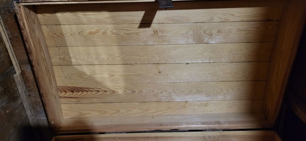 Duży kufer, skrzynia