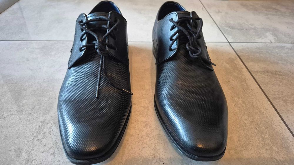 buty Bugatti, skóra, rozm. 42, nowe.