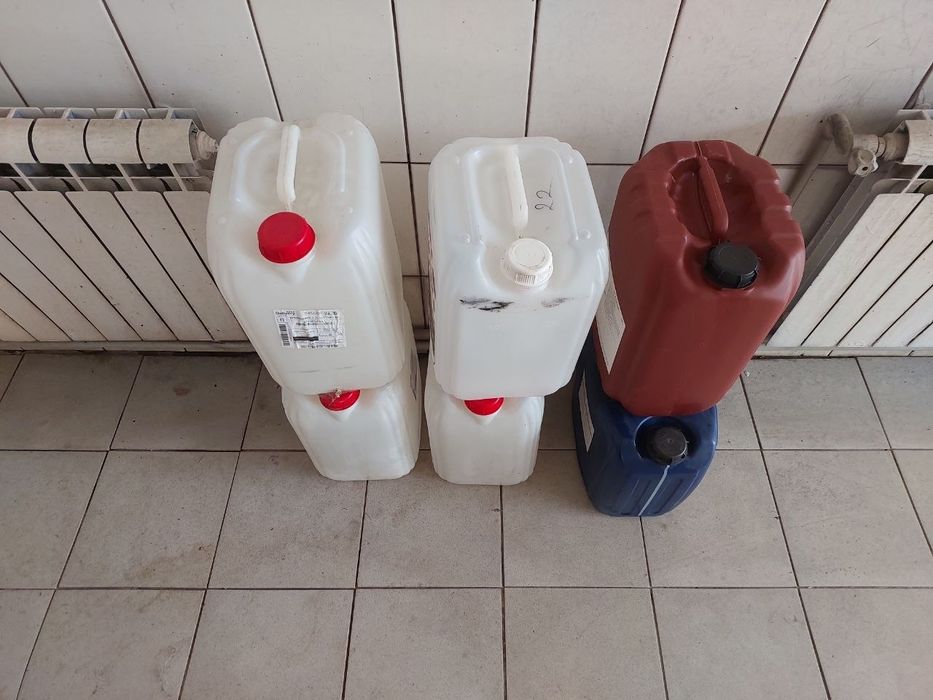 Продам каністри пластикові
