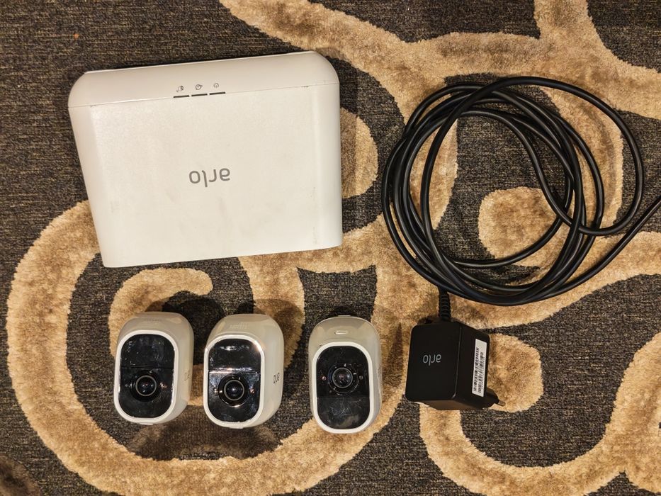 Netgear Arlo PRO 2 - 3 cameras mais hub/estção/router