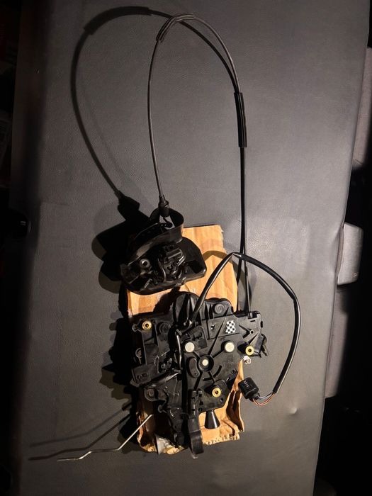 VW T5 T6 zamek drzwi przesuwnych prawy