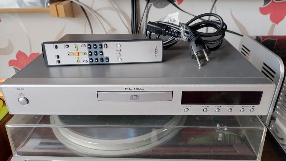 Odtwarzacz CD Rotel RCD 06 z pilotem