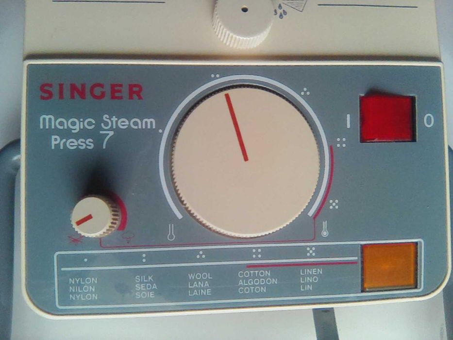 Máquina Passar Roupa & Engomar - "SINGER"