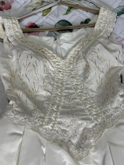 Vestido de noiva marca bem conceituada la Sposa como novo

Valor não é