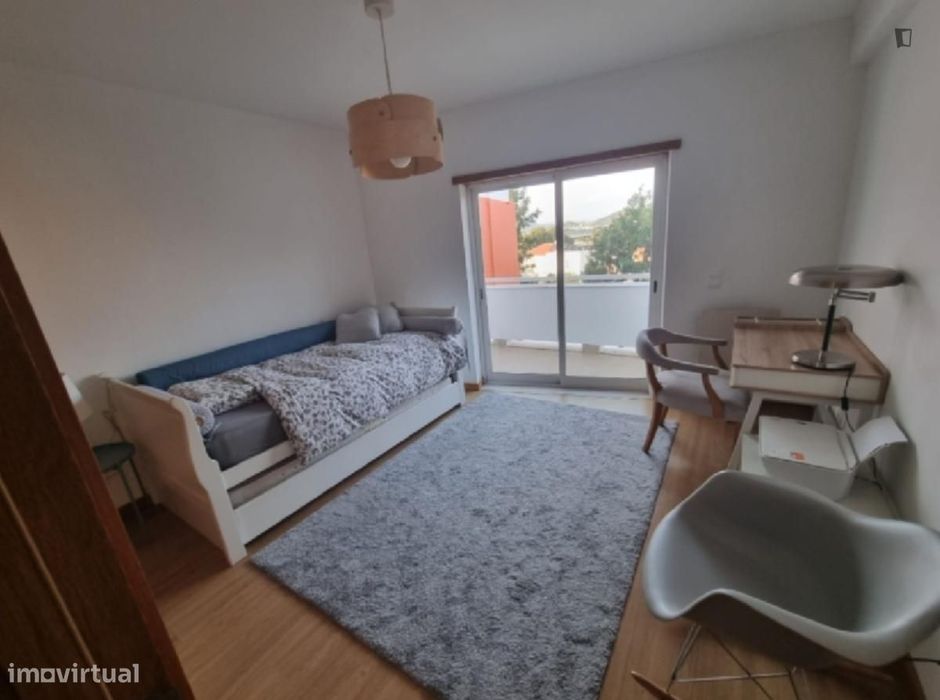 Quarto - localizado em Estoril Lisbon