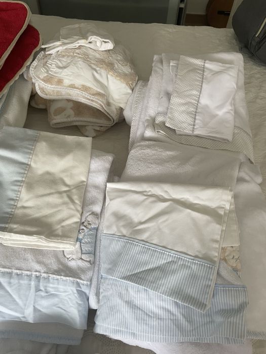 Berço ikea + enxoval completo de cama de bebé