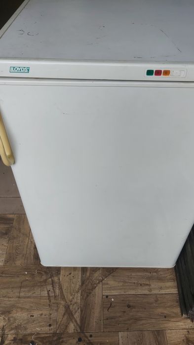Zamrażarka Loyds.