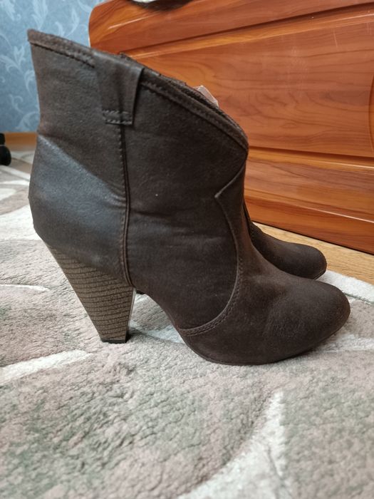 Ботильйони Козаки Ботинки