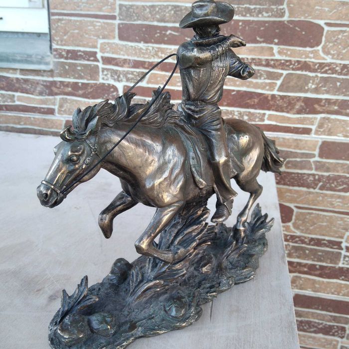 продам  фігурку вершника