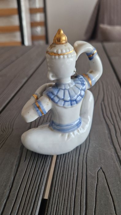 Estatueta de porcelana estilo oriental