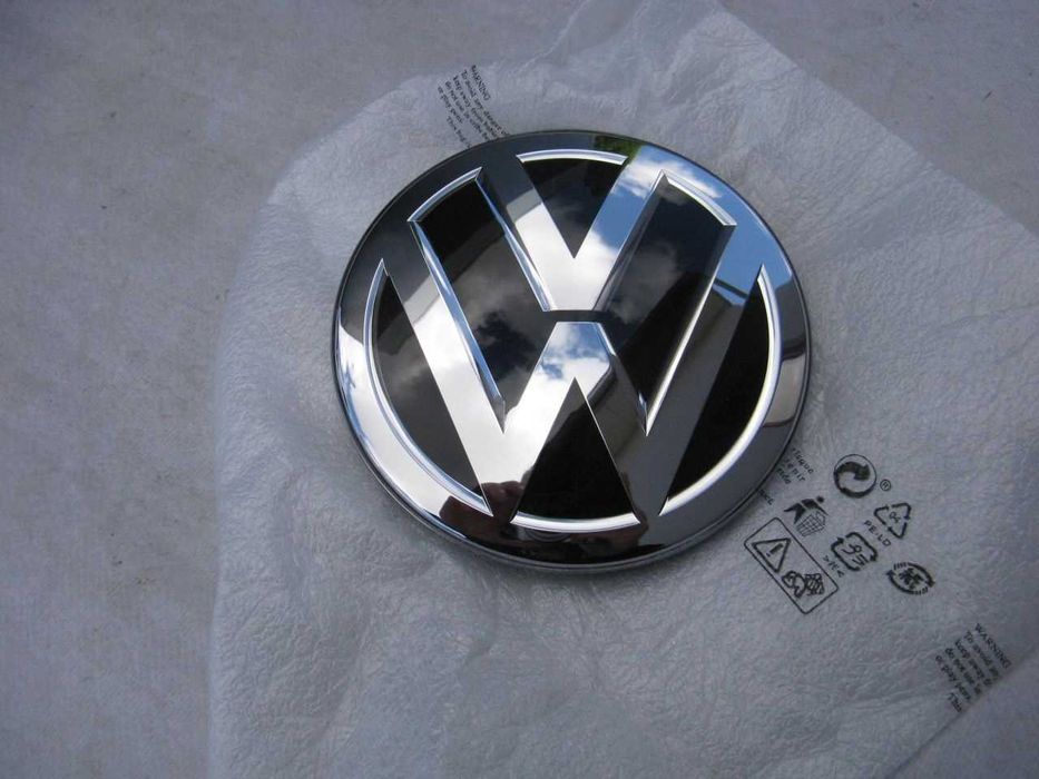 Эмблема под дистроник Passat B8  Jetta  3G0853601AJZA новый оригинал