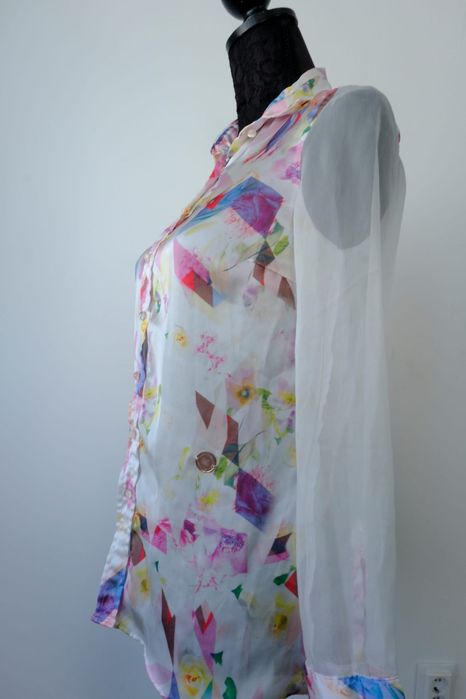 Camisa com mangas  transparentes