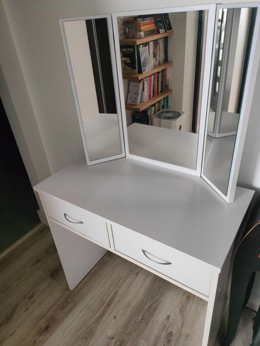Biała toaletka 80cm