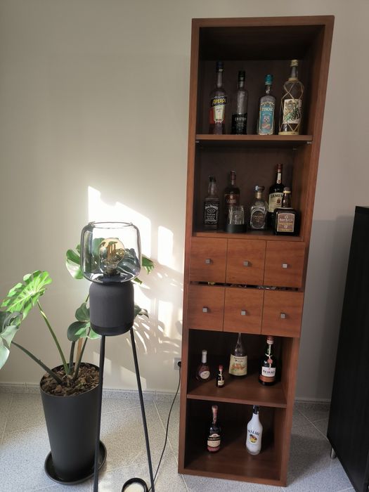 Estante Versátil para Venda - Ideal como Garrafeira