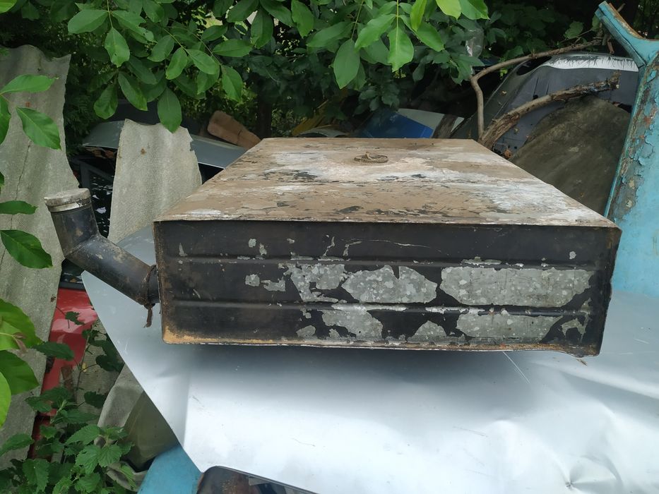 Продам металевий бак 125 літрів для літнього душу.