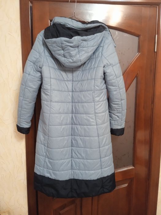 Продам пальто жіноче,  демісезонне. Двостороннє.