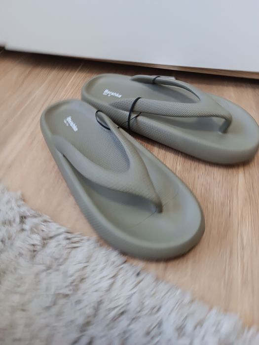 Japonki na platformie Bershka