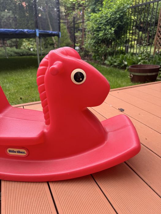 Konik bujak plastikowy na biegunach ogrodowy
