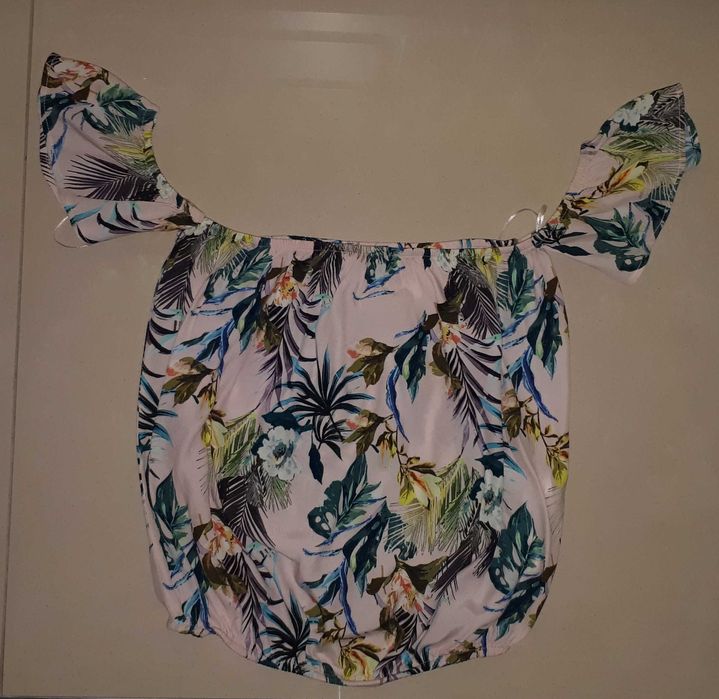 Bluzka Bershka S/36 wakacje/lato/impreza