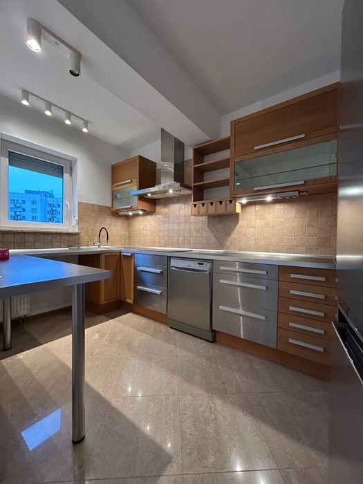 Metro Ursynów/Stokłosy, 2 miejsca parkingowe w cenie