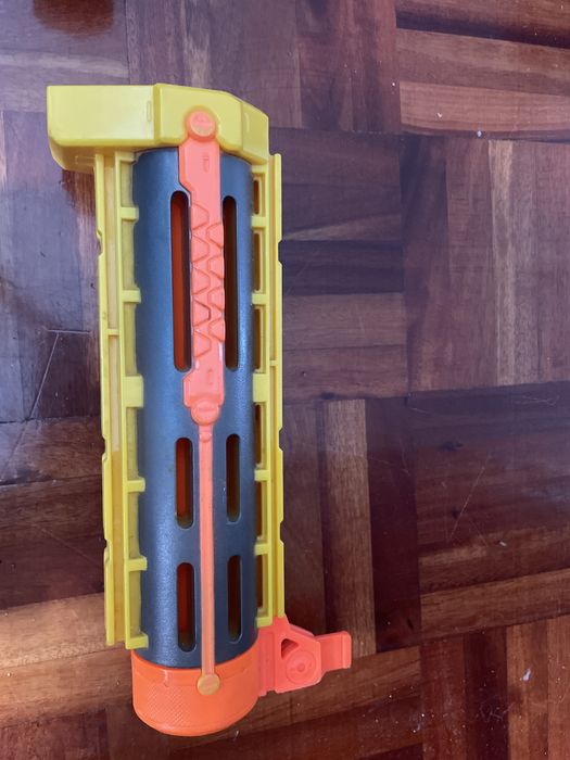 Nerf N-Strike usado em troneios