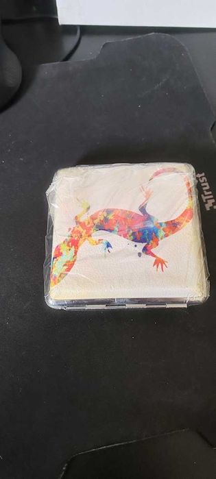Caixa de cigarros nova com design de lagarto