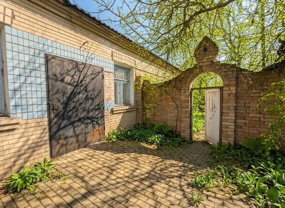 Продаж приміщення 192м². Під ремонт. Поряд озеро. Біля траси. ID:205