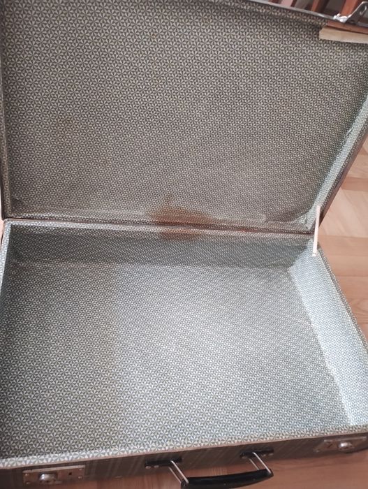 Piękne walizki prl