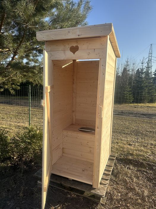 WC ogrodowe, toaleta drewniania