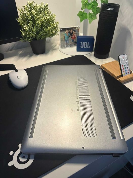 Hp Laptop AMD Ryzen 7 4700U with Radeon Graphics
