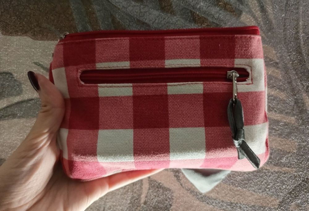 Косметичка нова.