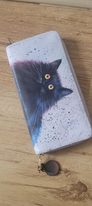 Portfel Kot  .Materiał skórzano podobny .Troszke przypominajacy material.y