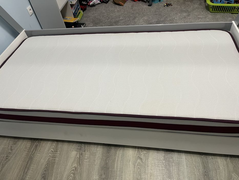 Cama  Montessori + Colchão + Cómoda + Edredon + 3 Capas de Edredon