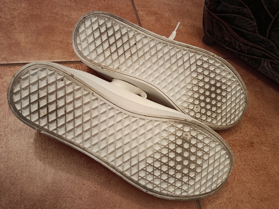 40 Białe sneakersy Unisex