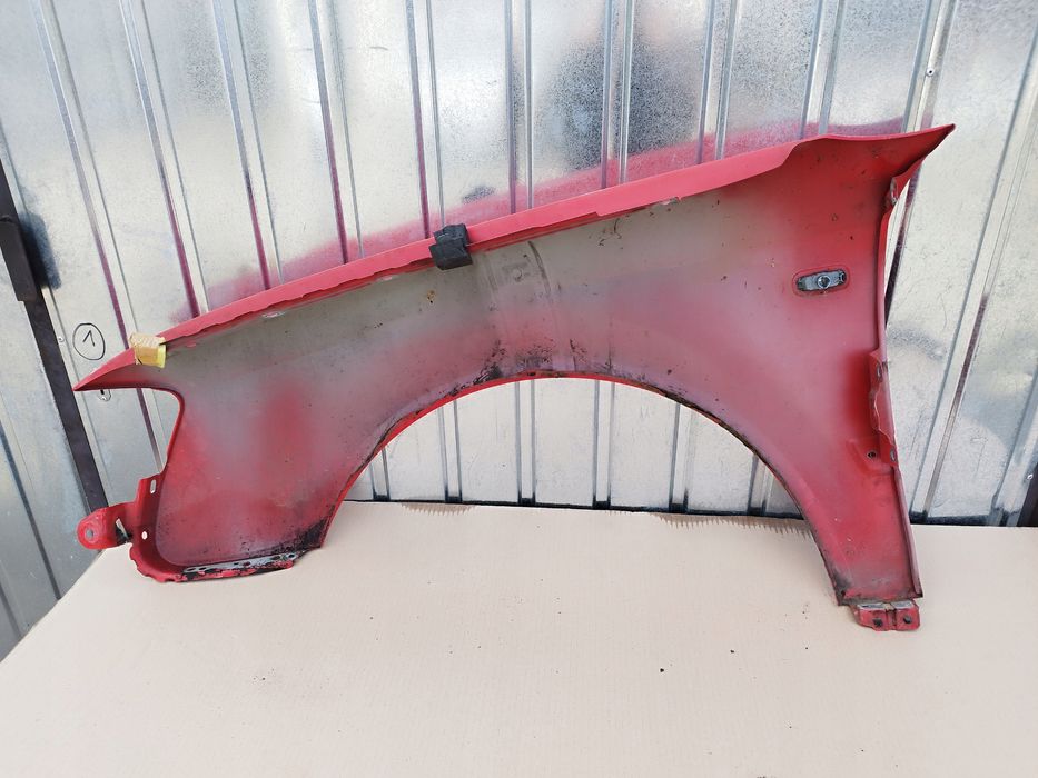 blotnik prawy przod audi a4 b7 cabriolet lata 2004-2008 czerwony