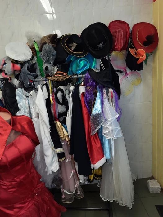 Продам карнавальні костюми оптом