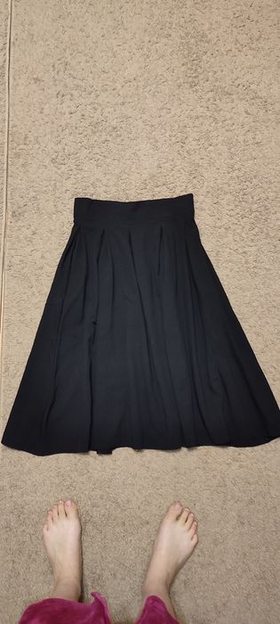 Спідниця міді пишна