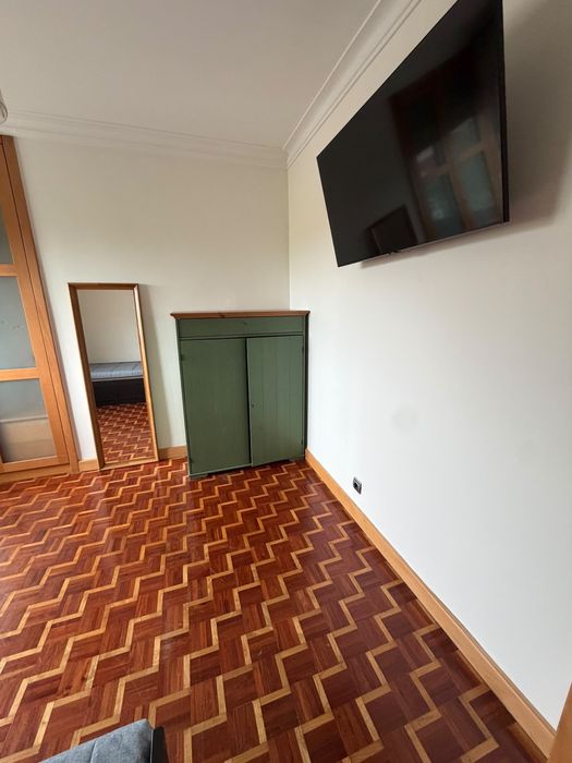 Alugo 2 quartos em Linda-a-velha