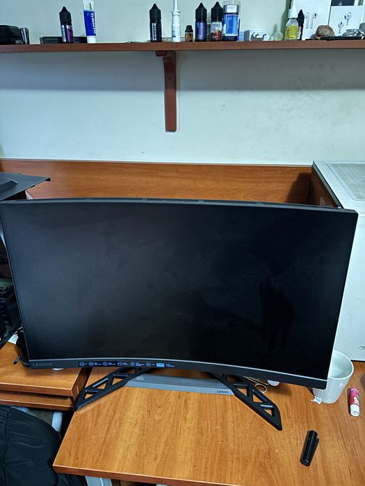 Monitor Lenovo 4k 180 hz