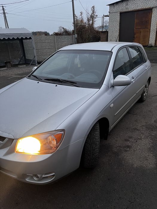 Продам  киа церато 1.6 в хорошем состояние