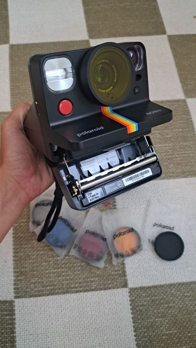 Câmara Polaroid Now + (acessorios na caixa)