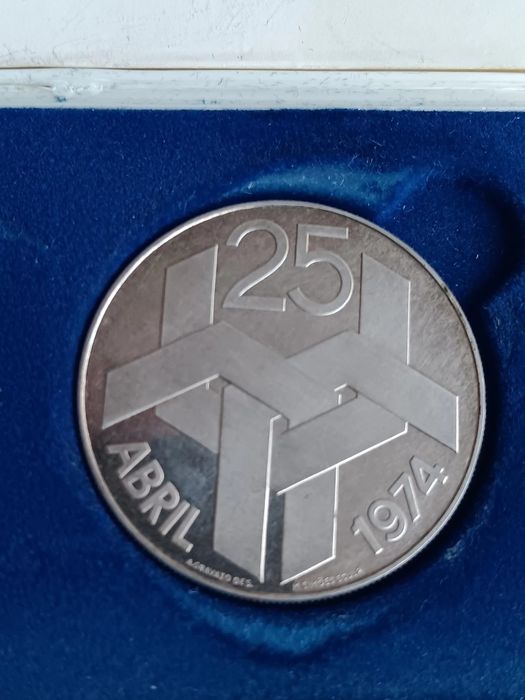 Colecção 2 moedas prata do 25 de Abril  1974