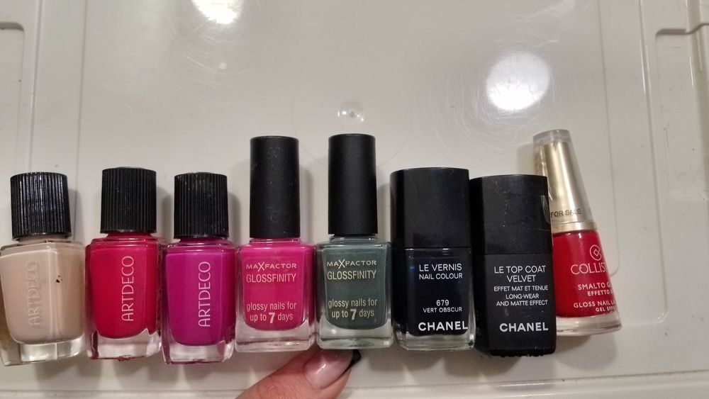 Брэндовый лак для ногтей